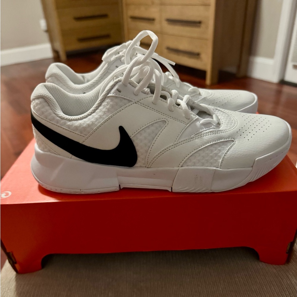 Women’s Nike Court Lite 4 White and Black Athletic Shoes size 8